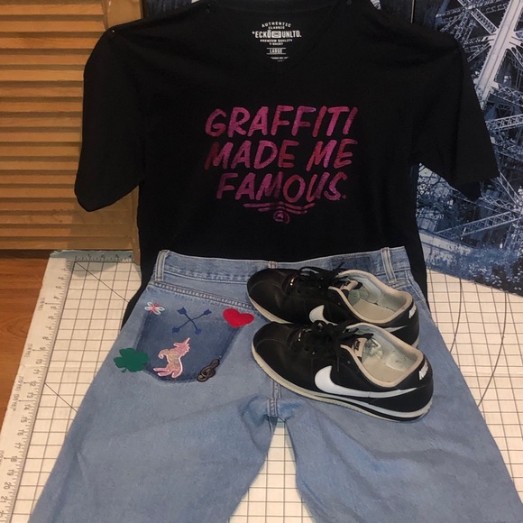 Graffiti Bridge Men’s Distressed Denim Shorts - Picture 2 of 8